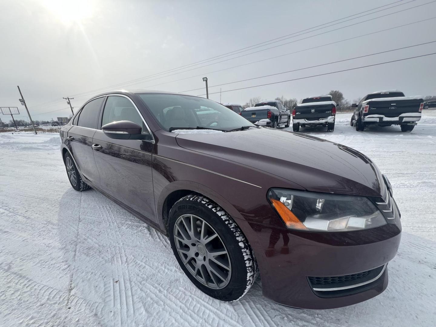 2012 Volkswagen Passat 2.5L SE MT (1VWBH7A36CC) with an 2.5L L5 DOHC 2OV engine, 5-Speed Manual transmission, located at 17255 hwy 65 NE, Ham Lake, MN, 55304, 0.000000, 0.000000 - Photo#6