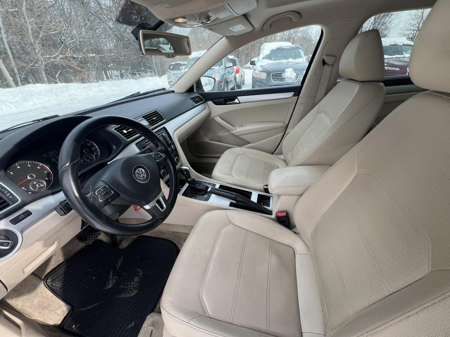 2012 Volkswagen Passat 2.5L SE MT (1VWBH7A36CC) with an 2.5L L5 DOHC 2OV engine, 5-Speed Manual transmission, located at 17255 hwy 65 NE, Ham Lake, MN, 55304, 0.000000, 0.000000 - Photo#9