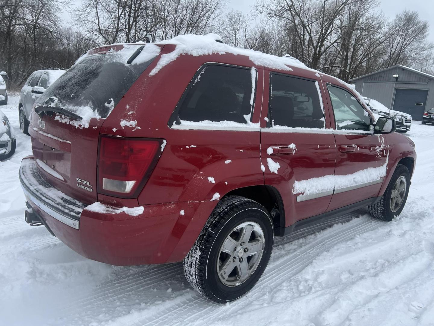 2005 Red Jeep Grand Cherokee Limited 4WD (1J4HR58285C) with an 5.7L V8 OHV 16V engine, 5-Speed Automatic Overdrive transmission, located at 17255 hwy 65 NE, Ham Lake, MN, 55304, 0.000000, 0.000000 - Photo#4