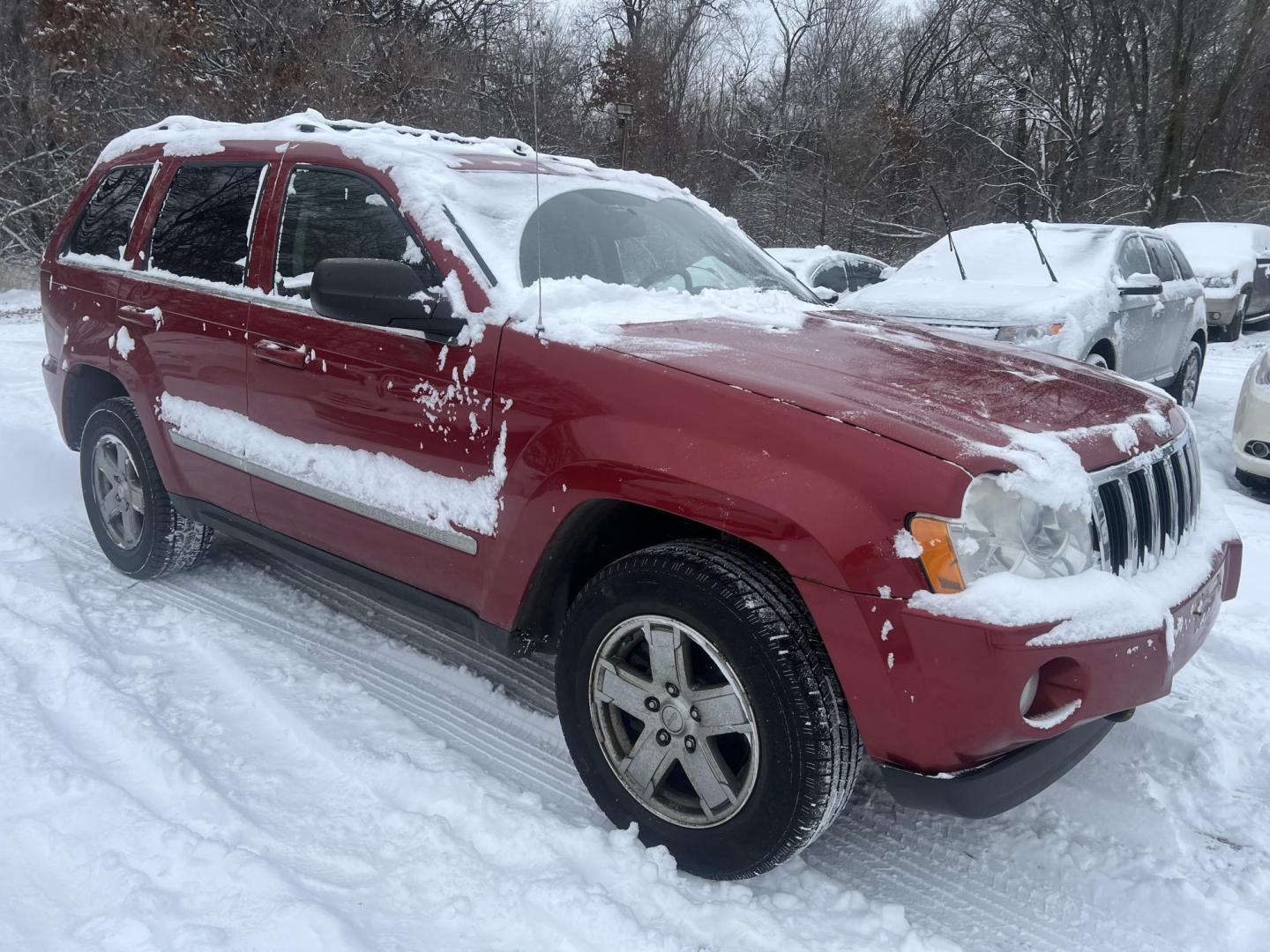 2005 Red Jeep Grand Cherokee Limited 4WD (1J4HR58285C) with an 5.7L V8 OHV 16V engine, 5-Speed Automatic Overdrive transmission, located at 17255 hwy 65 NE, Ham Lake, MN, 55304, 0.000000, 0.000000 - Photo#5