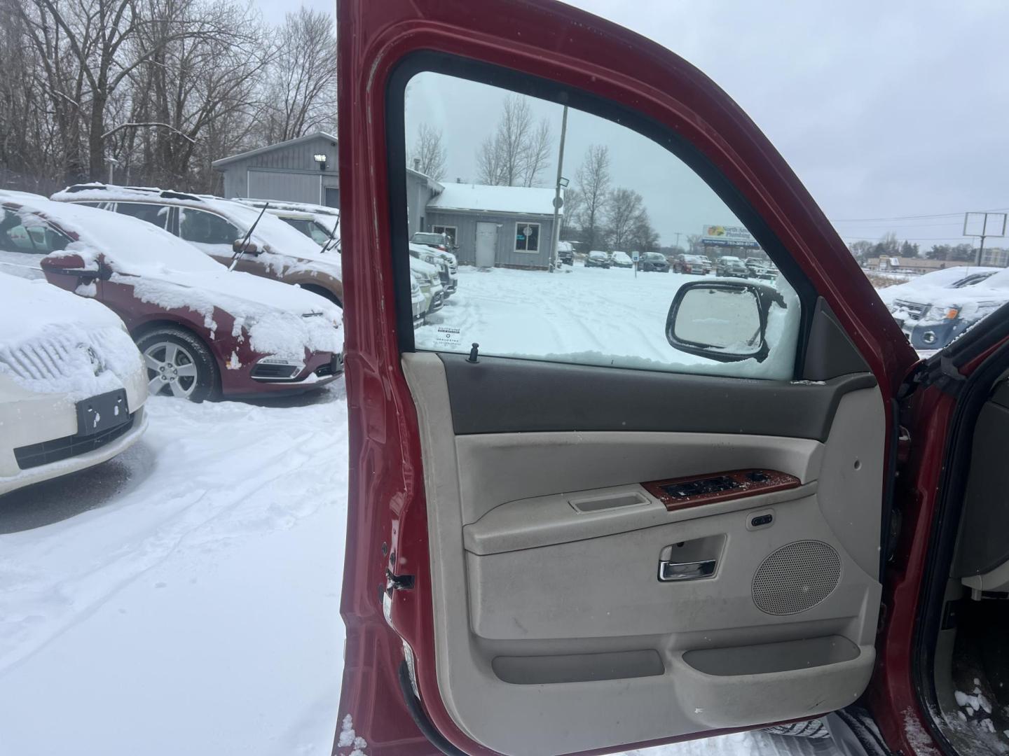 2005 Red Jeep Grand Cherokee Limited 4WD (1J4HR58285C) with an 5.7L V8 OHV 16V engine, 5-Speed Automatic Overdrive transmission, located at 17255 hwy 65 NE, Ham Lake, MN, 55304, 0.000000, 0.000000 - Photo#8