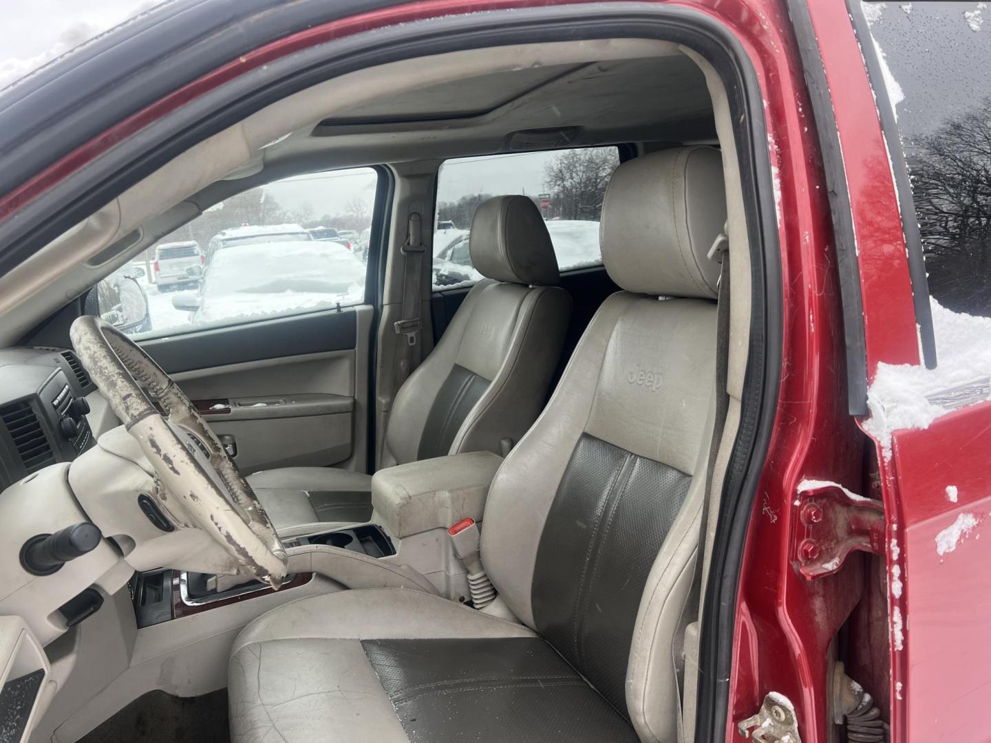 2005 Red Jeep Grand Cherokee Limited 4WD (1J4HR58285C) with an 5.7L V8 OHV 16V engine, 5-Speed Automatic Overdrive transmission, located at 17255 hwy 65 NE, Ham Lake, MN, 55304, 0.000000, 0.000000 - Photo#9