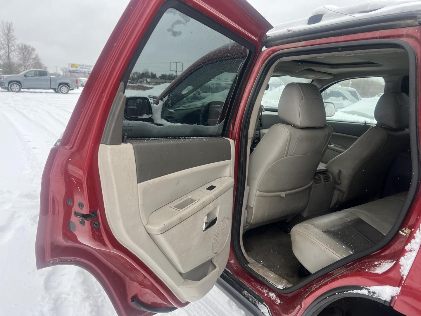 2005 Red Jeep Grand Cherokee Limited 4WD (1J4HR58285C) with an 5.7L V8 OHV 16V engine, 5-Speed Automatic Overdrive transmission, located at 17255 hwy 65 NE, Ham Lake, MN, 55304, 0.000000, 0.000000 - Photo#11