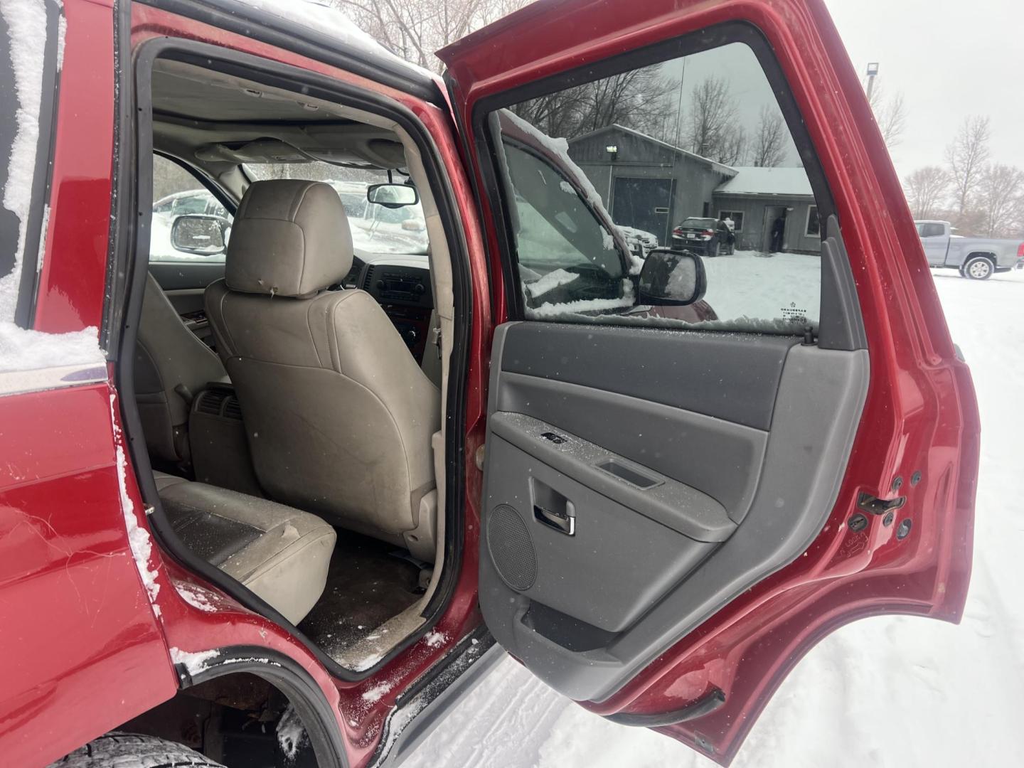 2005 Red Jeep Grand Cherokee Limited 4WD (1J4HR58285C) with an 5.7L V8 OHV 16V engine, 5-Speed Automatic Overdrive transmission, located at 17255 hwy 65 NE, Ham Lake, MN, 55304, 0.000000, 0.000000 - Photo#12