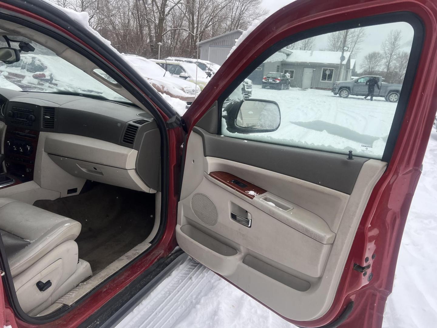 2005 Red Jeep Grand Cherokee Limited 4WD (1J4HR58285C) with an 5.7L V8 OHV 16V engine, 5-Speed Automatic Overdrive transmission, located at 17255 hwy 65 NE, Ham Lake, MN, 55304, 0.000000, 0.000000 - Photo#15