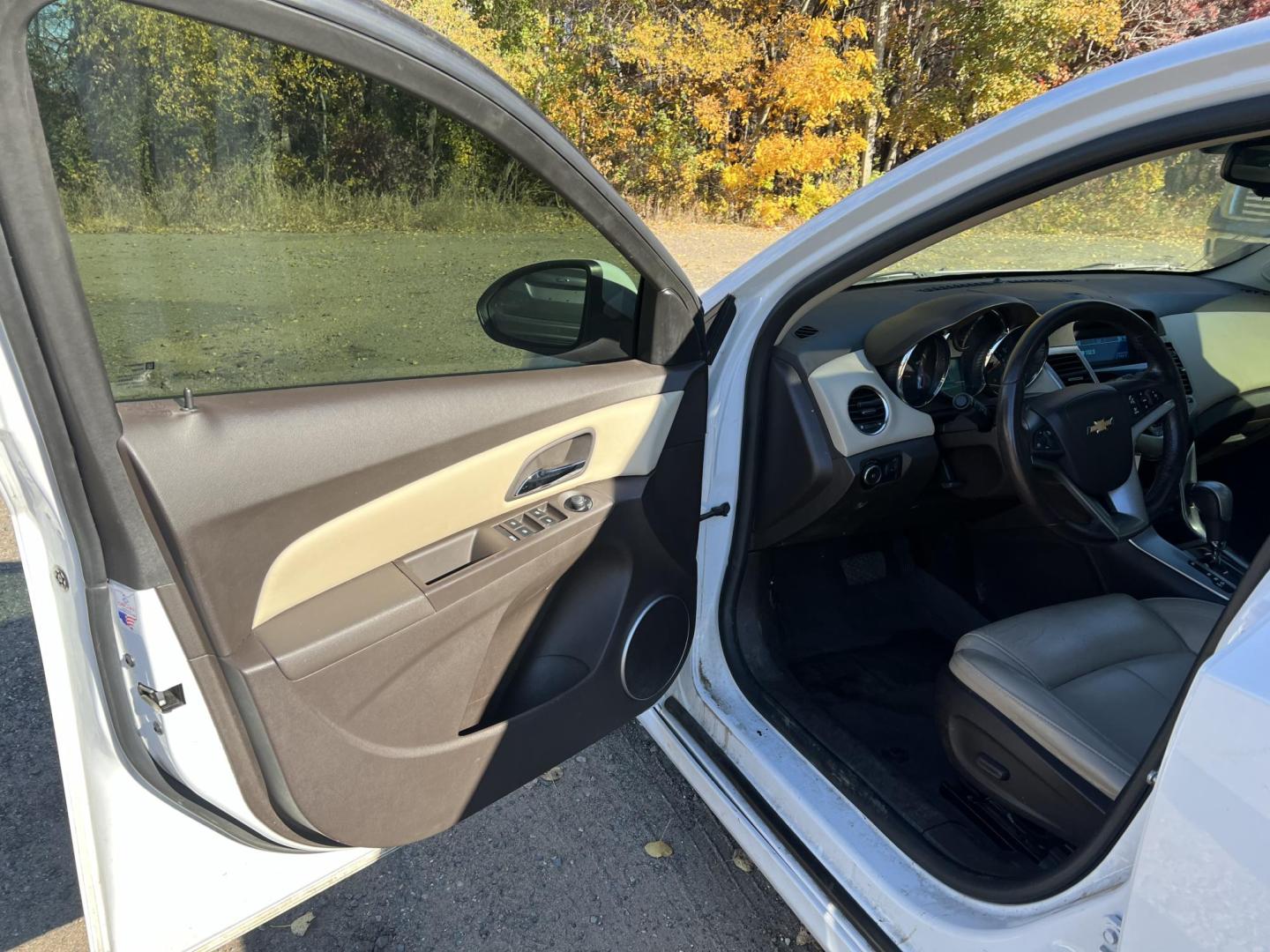 2011 White Chevrolet Cruze 2LT (1G1PH5S98B7) with an 1.4L L4 DOHC 16V TURBO engine, 6-Speed Manual transmission, located at 17255 hwy 65 NE, Ham Lake, MN, 55304, 0.000000, 0.000000 - Photo#6