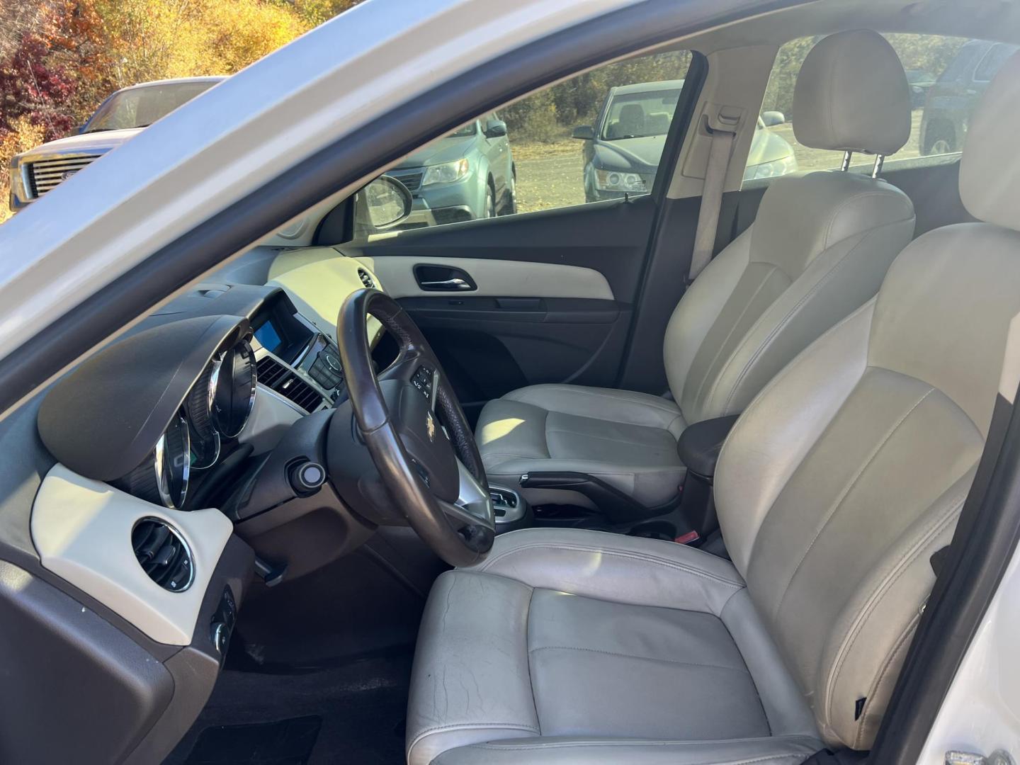 2011 White Chevrolet Cruze 2LT (1G1PH5S98B7) with an 1.4L L4 DOHC 16V TURBO engine, 6-Speed Manual transmission, located at 17255 hwy 65 NE, Ham Lake, MN, 55304, 0.000000, 0.000000 - Photo#10