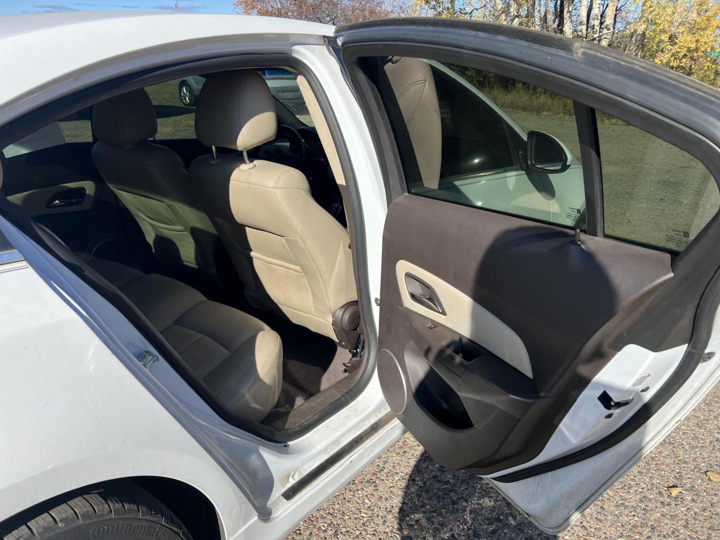 2011 White Chevrolet Cruze 2LT (1G1PH5S98B7) with an 1.4L L4 DOHC 16V TURBO engine, 6-Speed Manual transmission, located at 17255 hwy 65 NE, Ham Lake, MN, 55304, 0.000000, 0.000000 - Photo#11